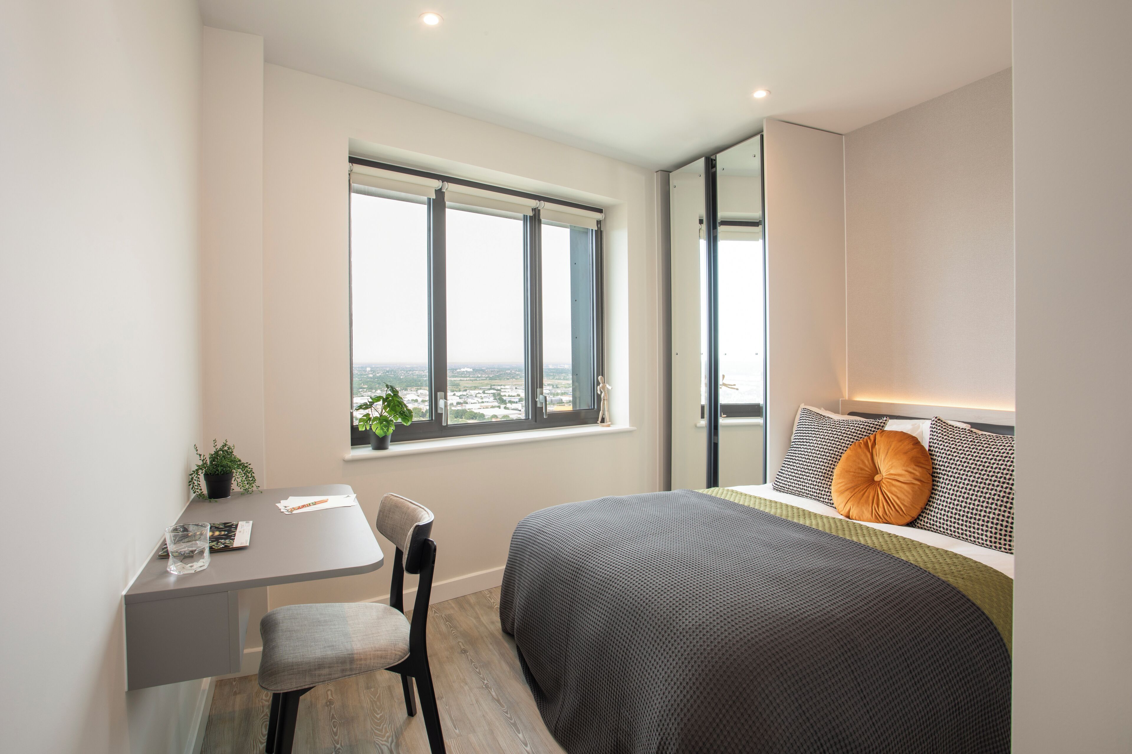 Estudio superior | Decoración individual, mobiliario individual, escritorio