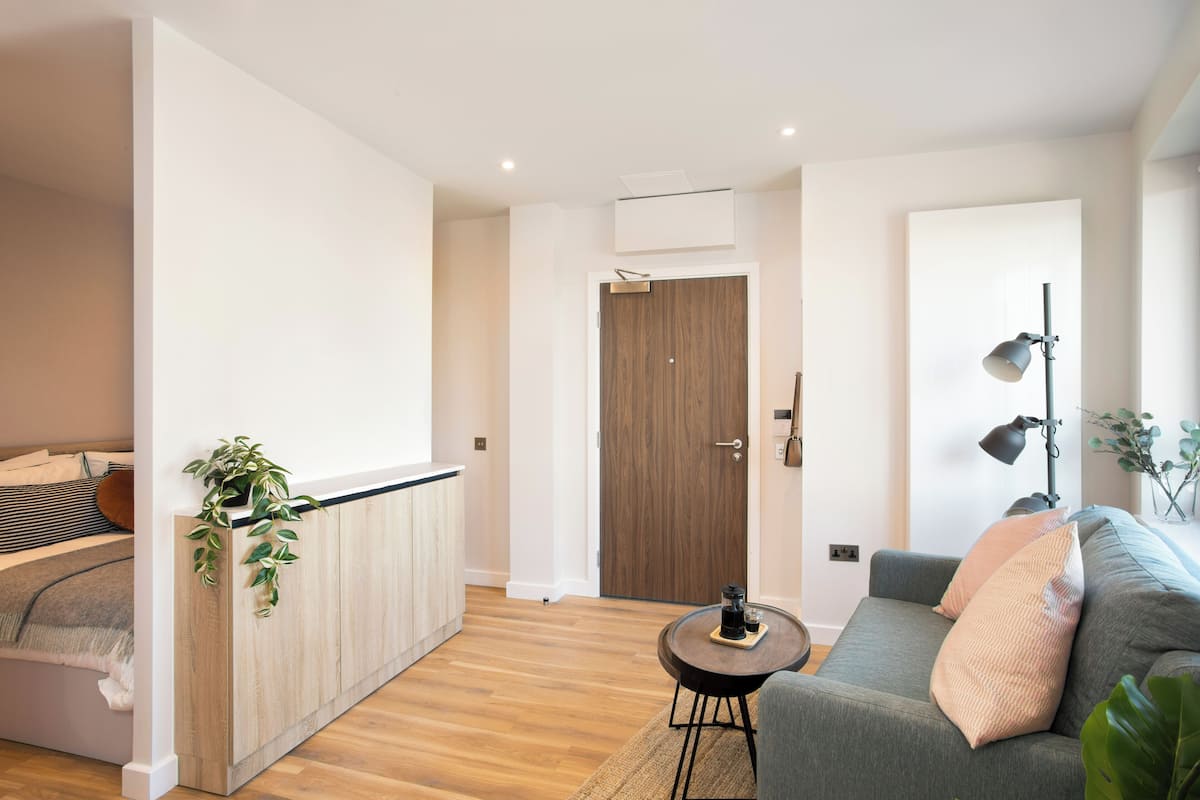 Deluxe Studio | Living area