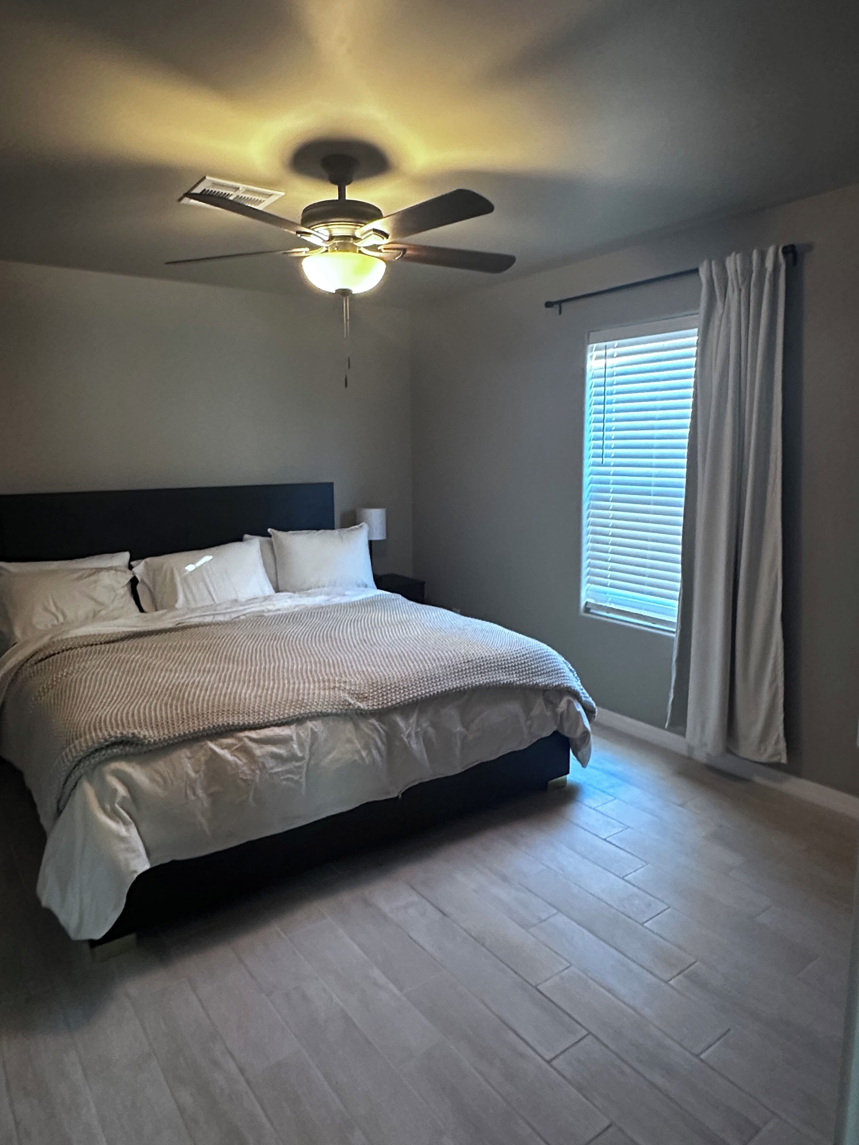 3 室のベッドルーム、アイロン / アイロン台、WiFi、ベッドシーツ