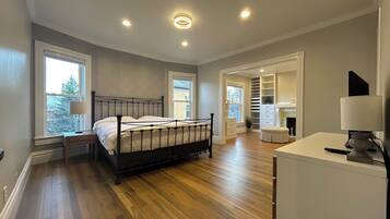 5 bedrooms, free WiFi, bed sheets