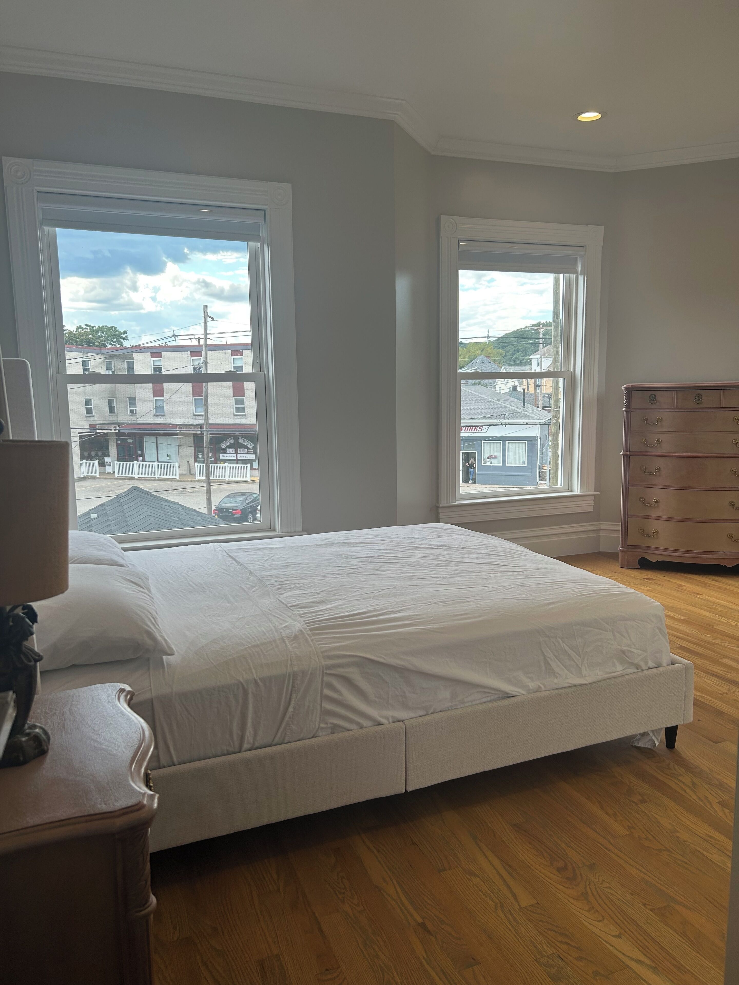 5 bedrooms, WiFi, bed sheets