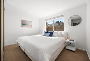 4 Schlafzimmer, Schreibtisch, Bügeleisen/Bügelbrett, Bettwäsche