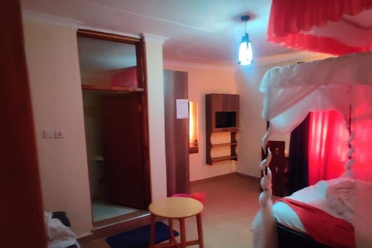 Habitación individual Deluxe, vista a la ciudad | Wifi gratis y ropa de cama