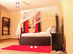 Habitación doble Deluxe, vista a la ciudad | Wifi gratis y ropa de cama