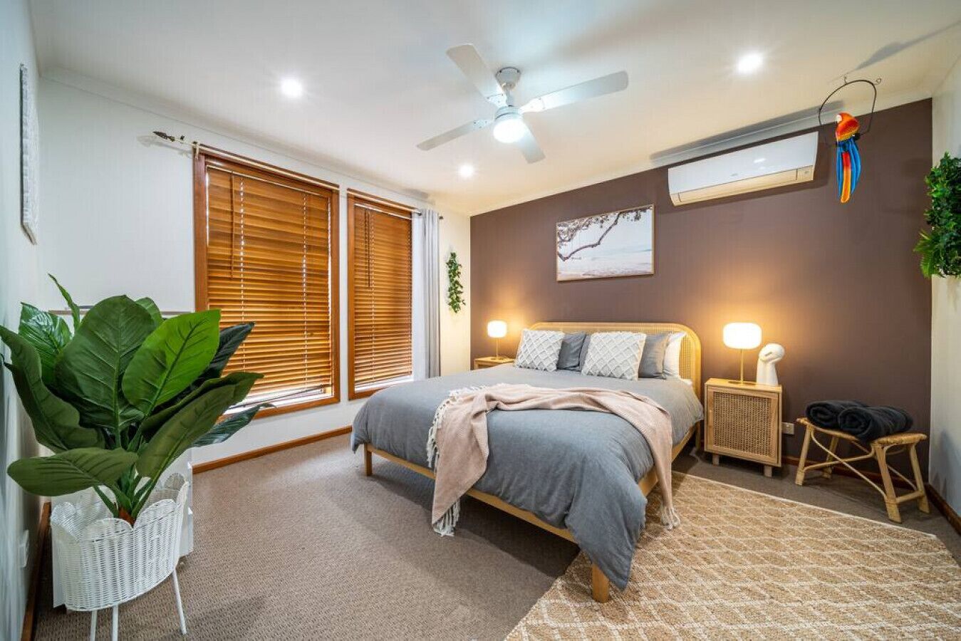 3 عدّة غرف نوم وواي فاي وملاءات أسرّة