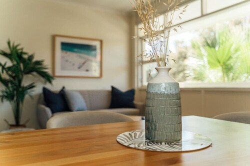 Beachy Keen on Moseley—Laid-Back Stay by the Jetty