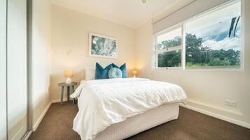 2 bedrooms, iron/ironing board, WiFi, bed sheets