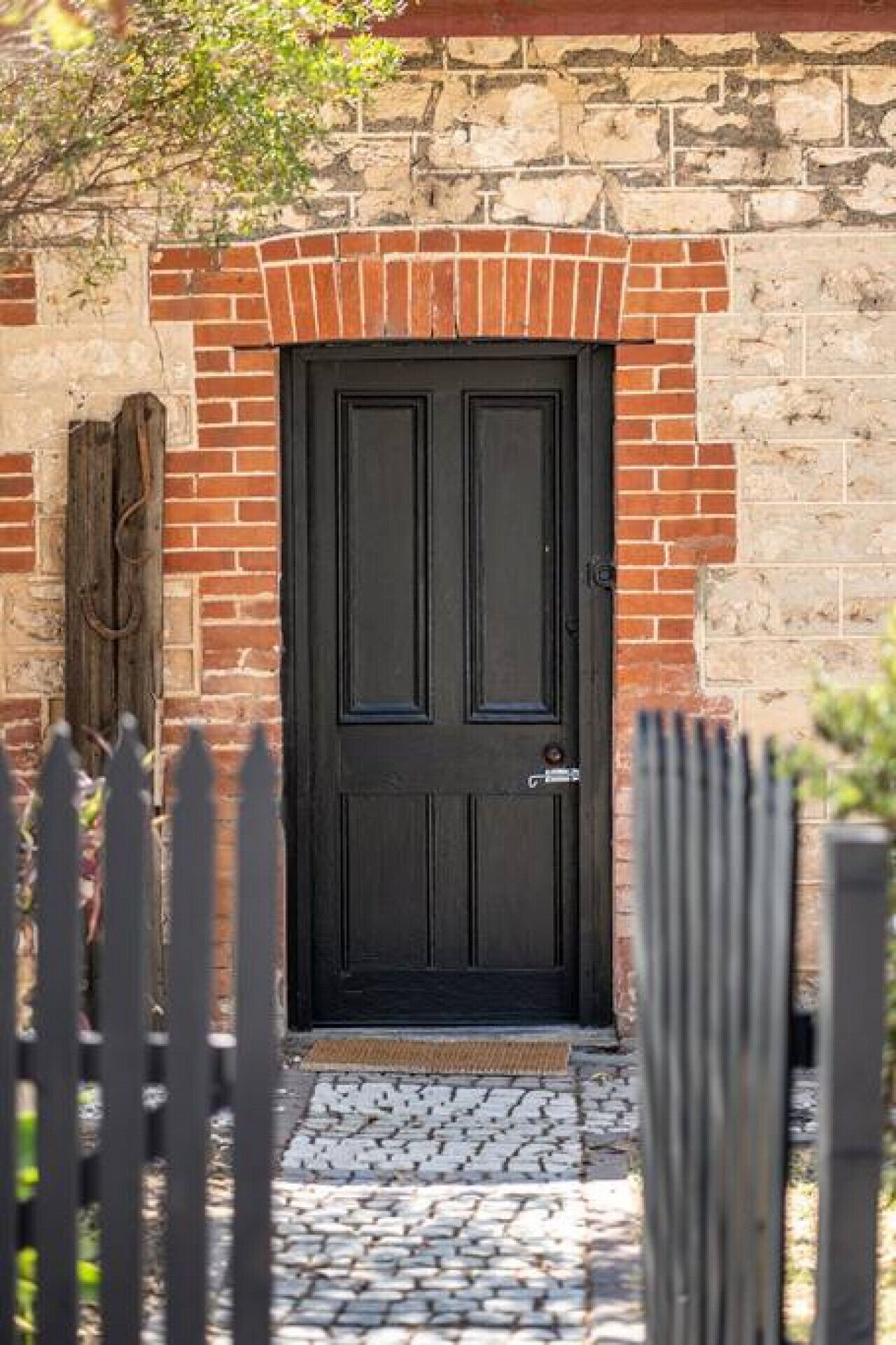 تفاصيل الفندق من الخارج