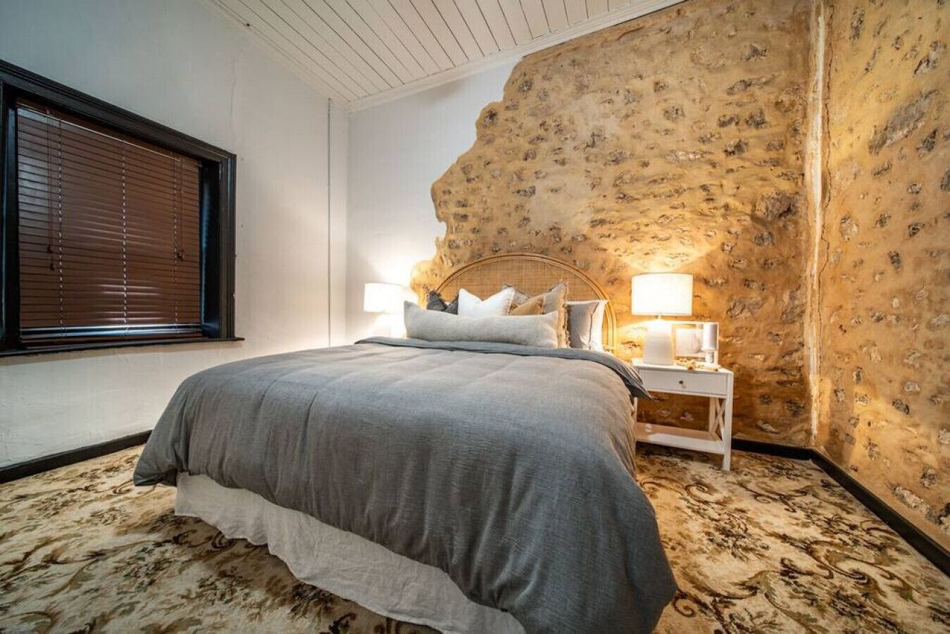 2 bedrooms, iron/ironing board, WiFi