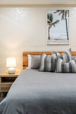 1 bedroom, desk, iron/ironing board, WiFi