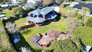 المنشأة من الخارج