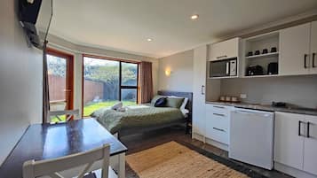 4 عدّة غرف نوم ومكواة/لوح كي وسرير سفر وواي فاي