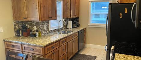 Microondas, horno, placa de cocina, lavavajillas