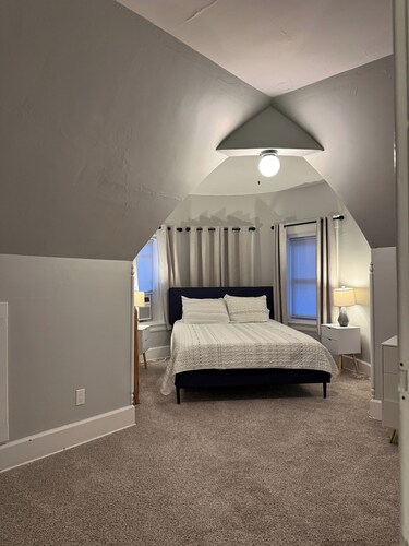 NH3 - Historic Charm - Cozy 3BR Apartment