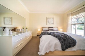 2 多间卧室、办公桌、熨斗/熨衣板、WiFi