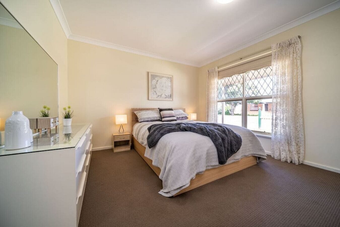 2 habitaciones, escritorio, tabla de planchar con plancha y wifi 