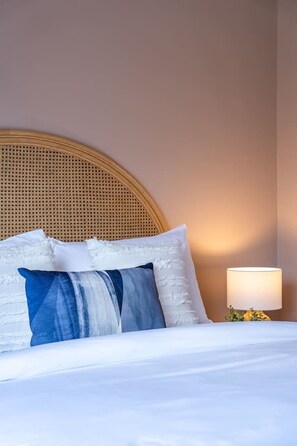 Iron/ironing board, WiFi, bed sheets
