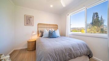 3 bedrooms, iron/ironing board, WiFi