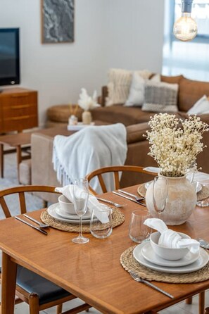 TV, video games - Chalfont Way @ Glengowrie - WiFi BBQ Family (Glengowrie)