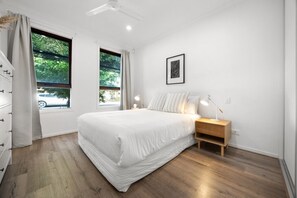 2 bedrooms, desk, iron/ironing board, WiFi