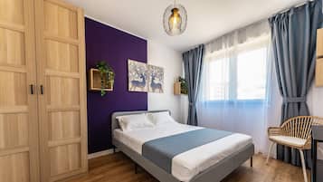 Iron/ironing board, WiFi, bed sheets