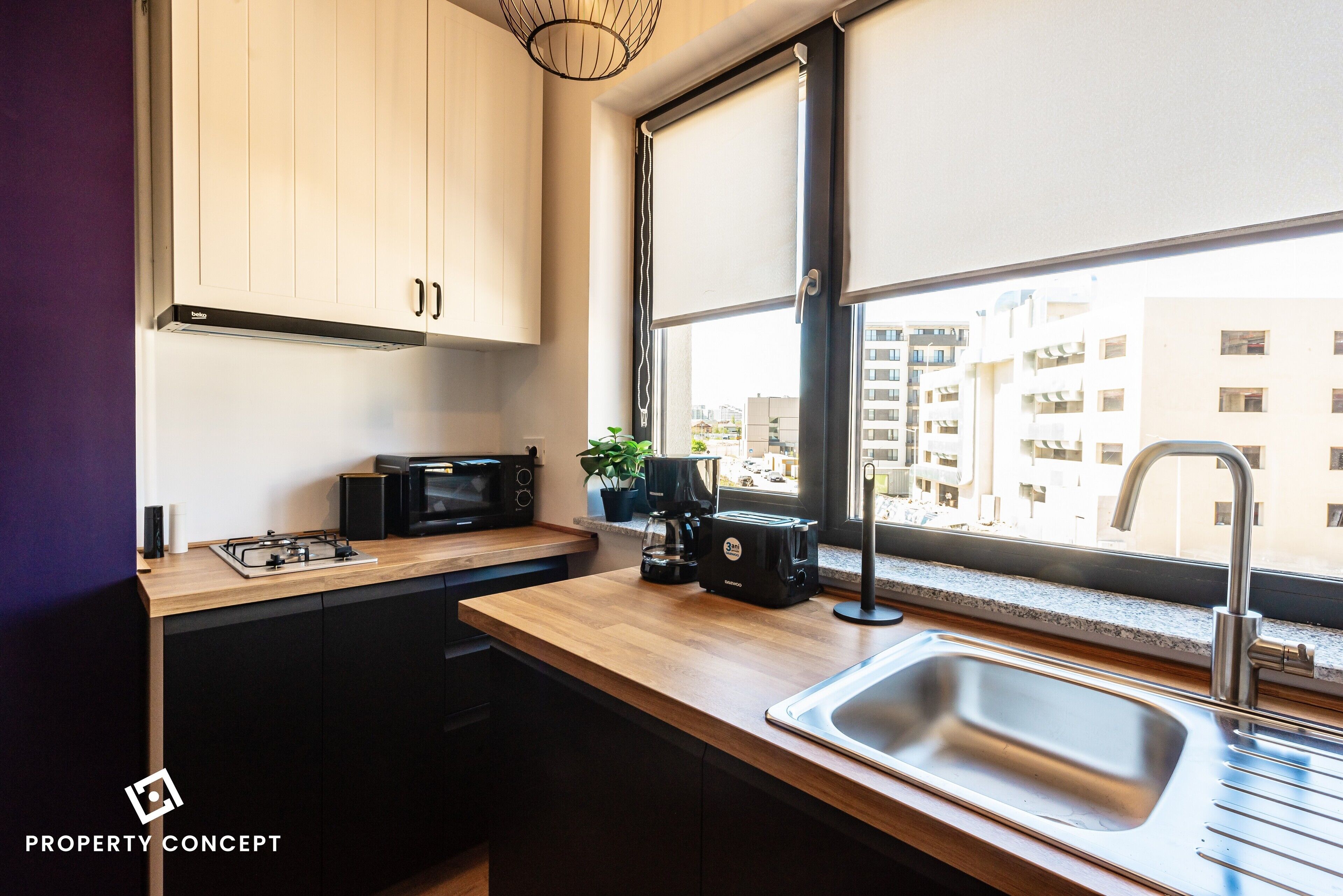 Geladeira, micro-ondas, cooktop, cafeteira/chaleira