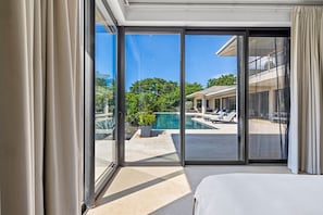 4 bedrooms, desk, iron/ironing board, free WiFi