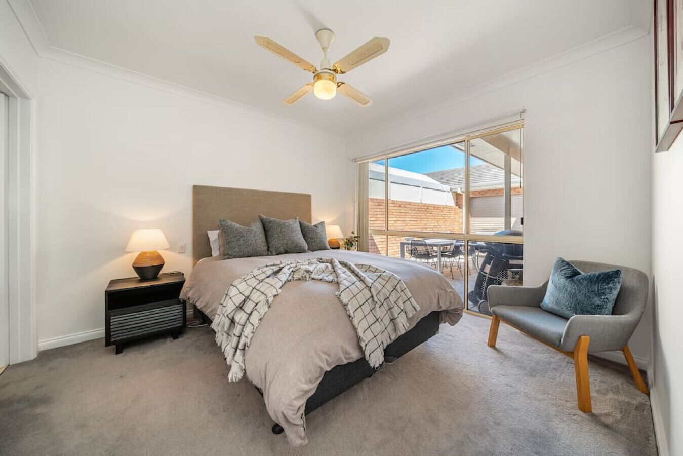 2 bedrooms, desk, iron/ironing board, WiFi