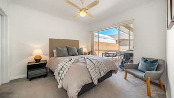 2 bedrooms, desk, iron/ironing board, WiFi