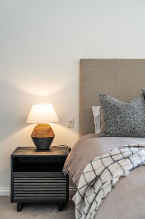 2 bedrooms, desk, iron/ironing board, WiFi - Charisma in Clarence - Courtyard Stay near Glenelg (Clarence Park)