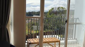 Deluxe Double Room, Non Smoking | Desk, free WiFi