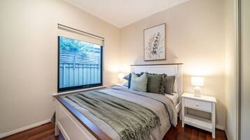 3 bedrooms, desk, iron/ironing board, WiFi