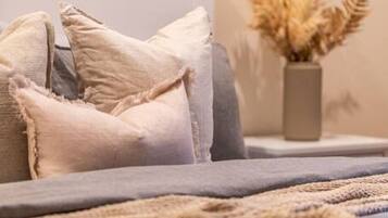 Desk, iron/ironing board, WiFi