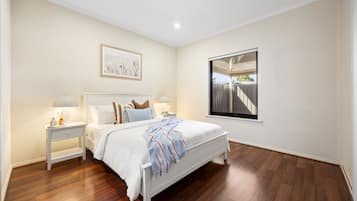 3 bedrooms, desk, iron/ironing board, WiFi