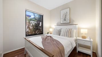 3 habitaciones, escritorio, tabla de planchar con plancha y wifi