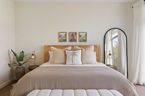3 bedrooms, desk, iron/ironing board, WiFi