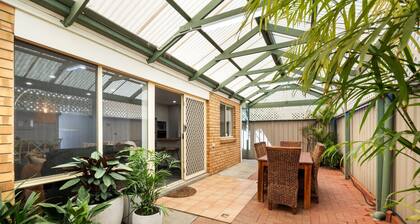 North Haven DaysâModern Comfort near the Beach