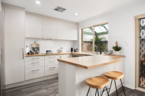 North Haven Days—Modern Comfort near the Beach