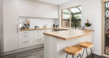 North Haven Days—Modern Comfort near the Beach