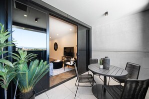 Outdoor dining - The Aria on Prospect—Where Style meets Local Life (Prospect)