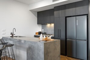Microwave, oven, stovetop, dishwasher - The Aria on Prospect—Where Style meets Local Life (Prospect)