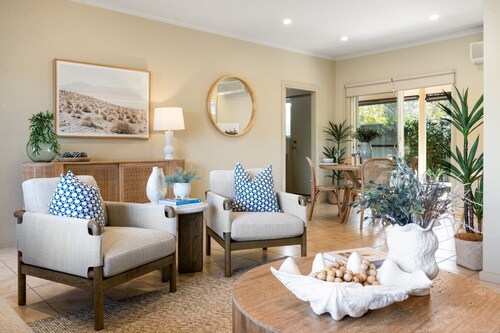 Hinkler on the Lane—Stylish Coastal Escape