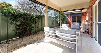 Hinkler on the LaneâStylish Coastal Escape