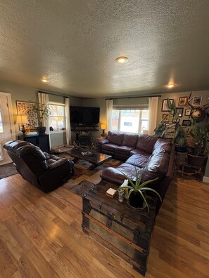 Living area - Charming, dog-friendly, 2-bedroom house in Three Forks with AC and fenced yard. (Three Forks)