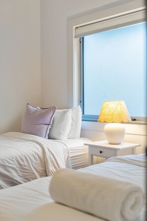 WiFi, bed sheets