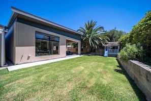 Property grounds - Marble @ South Plympton: Effortless Family Comfort (South Plympton)