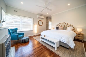 4 bedrooms, desk, iron/ironing board, WiFi