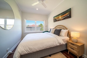 4 bedrooms, desk, iron/ironing board, WiFi - Marble @ South Plympton: Effortless Family Comfort (South Plympton)