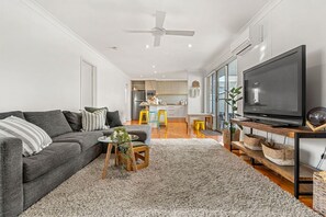 TV - Sun & Salt West Beach - Family Beachside Comfort (West Beach)