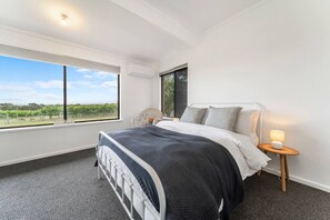 3 chambres, fer et planche à repasser, Wi-Fi, draps fournis